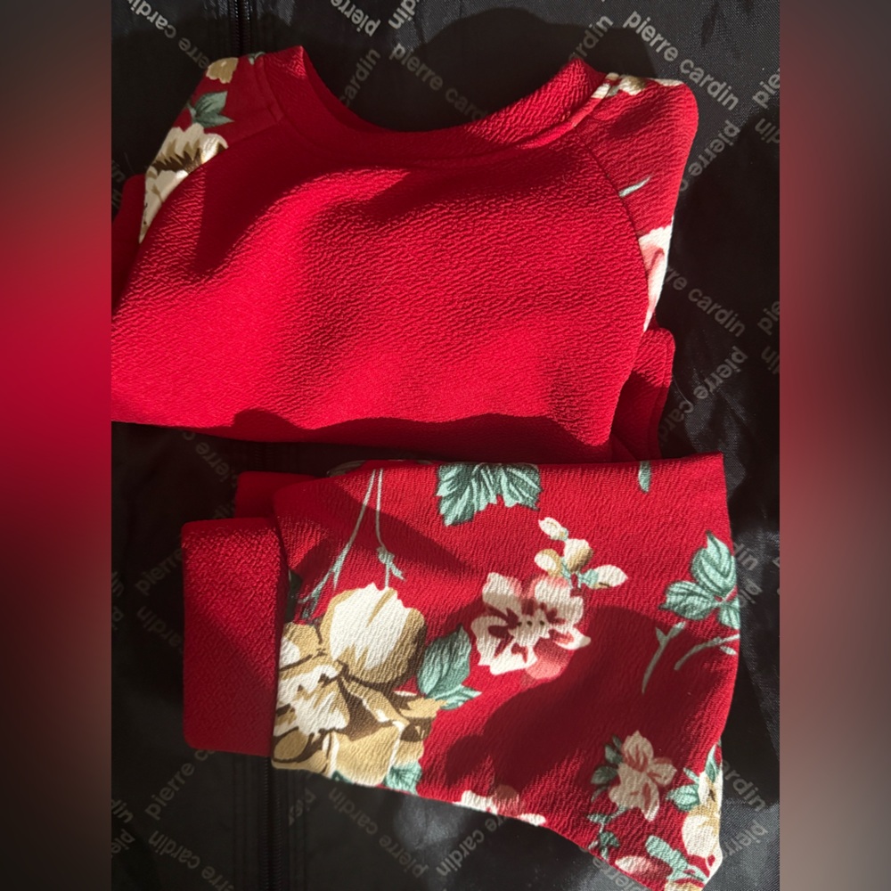 Unbranded sweater suit never worn